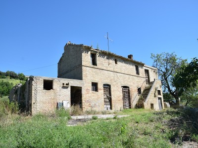 Properties for Sale_Farmhouses to restore_Il Casale Sotto Moresco in Le Marche_1